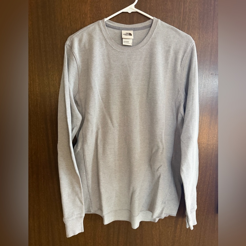 The North Face Men's Light Gray Waffle Textured lightweight sweatshirt